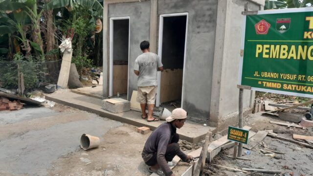 Atasi Kesulitan Air Bersih, Satgas TMMD ke-130 Kodim 0314/Inhil Kejar Pembangunan MCK di Kuala Lemang