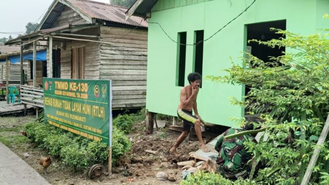 Wujudkan Hunian Layak, Satgas TMMD 130 Kodim 0314/Inhil Kerjakan RTLH di Keritang