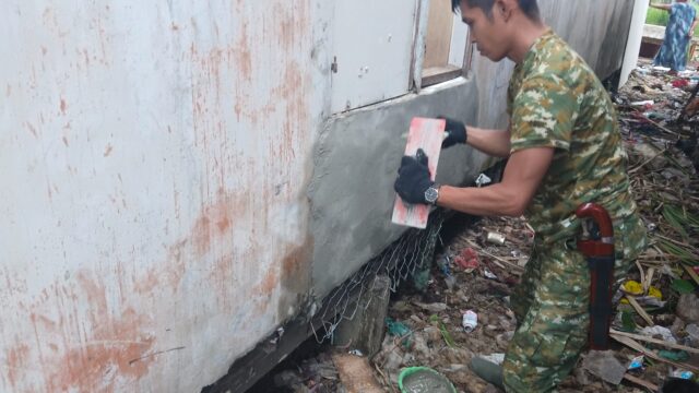 Demi Rumah Layak Bagi Warga Keritang, Kodim 0314/Inhil Tancap Gas Pembangunan RTLH Meski Diguyur Hujan